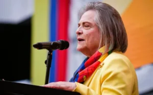 “Si la izquierda no logra atraer a sectores de centro, nos derrotan como pasó en Chile”: Clara López