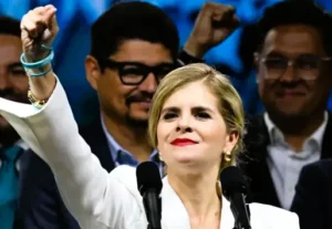 La derecha gana elecciones en Costa Rica, Laura Fernández del partido oficialista Pueblo Soberano es la presidenta electa