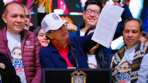 Presidente Petro firmó decreto provisional presentado al Consejo de Estado que mantiene aumento del 23,7 % del salario mínimo vital