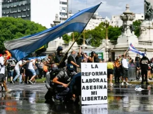 Argentina: demolición de derechos