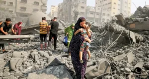 Senadora Clara López en ‘Diario Red’: “Se ha normalizado una estética de la guerra que disfraza la violencia insensible sobre los más débiles”