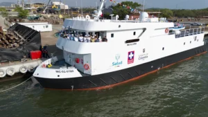 En solo diez días Buque-Hospital que Gobierno Petro puso a navegar en el Pacífico ha atendido más de 2.600 personas