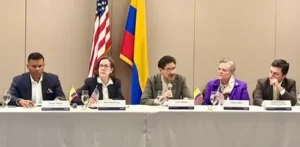 Senadora Clara López acompañó a candidato Iván Cepeda a reunión con empresarios estadounidenses para impulsar diálogo permanente y cooperación bilateral