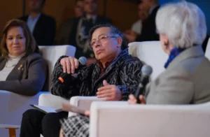 América Latina tiene la capacidad de proyectarse como “faro para la humanidad”: presidente Petro en presentación de libro de Claudia Sheinbaum en la FILBo 2026