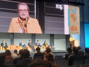 Senadora Clara López: “Nuevo modelo económico que promueve Gobierno Petro en Colombia es una experiencia en construcción que ha demostrado que es posible producir más, distribuir mejor y sostener la sostenibilidad macroeconómica”