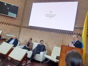Senadora Clara López hizo donación a Archivo General de la Nación de un legado invaluable para la memoria colombiana: material bibliográfico perteneciente al empresario Pedro A. López, padre del expresidente Alfonso López Pumarejo