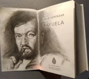 A propósito de una biografía novelada: el autor del boom latinoamericano que entendió la escritura como forma de responsabilidad histórica, renovación estética, compromiso político y sensibilidad crítica frente a la alienación moderna