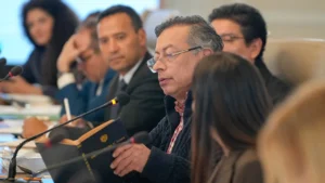 “Propietarios de EPS y fondos privados de pensiones están vulnerando la Constitución y el mandato del pueblo’: presidente Petro