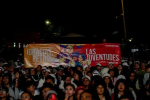 Más de tres mil jóvenes de Bogotá se reunieron con presidente Petro para agradecerle porque les “devolvió la esperanza”