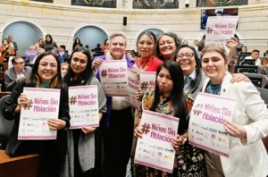 Avance histórico en derechos humanos: Senado aprueba ley que prohíbe mutilación genital femenina, de la cual fue ponente congresista Clara López
