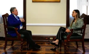 “Iván Cepeda no subirá el IVA y quitará beneficios fiscales a los de mayores ingresos”: senadora Clara López