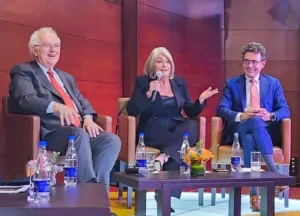 El ardid e hipocresía de ‘paladines’ de la decadente tecnocracia liberal-conservadora colombiana que pretenden ubicarse en el “centro” político mientras miran cuidadosamente hacia la ultraderecha