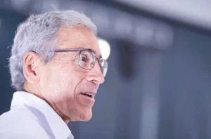 Juez precluye investigación penal contra padre De Roux: “Decisión me permite cerrar este capítulo con la esperanza de que algún día la justicia también cobije a todas las víctimas”; exministra Clara López destaca que “hay mucha humildad, pero también infinita grandeza en sus palabras”