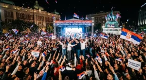 El peso del hormigón y el pulso de las aulas: cuando Serbia rompió el espejo del poder